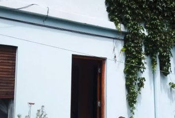 Casa en  Calle San Pedro 1350, Caseros, Tres De Febrero, B1675, Provincia De Buenos Aires, Arg
