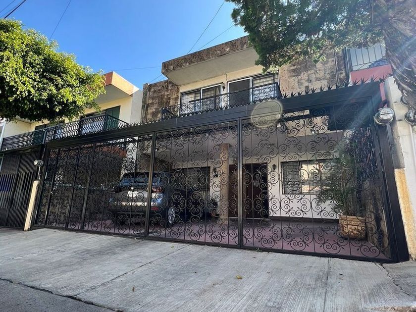venta Casa en Colinas de La Normal, Guadalajara, Jalisco (EB-MN0203s)-  