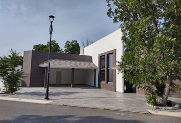 Casa en fraccionamiento en  Calle Ciruelos 1508, Fracc Nogalar Del Campestre, Saltillo, Coahuila De Zaragoza, 25208, Mex
