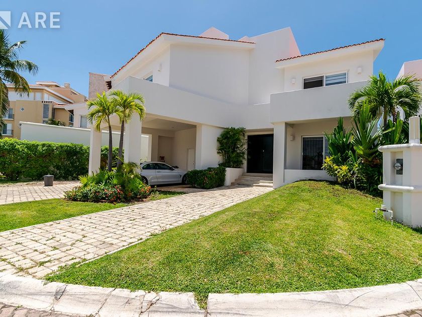 venta Casa en Zona Hotelera, Cancún, Quintana Roo (ARE-CV-ZH-604)
