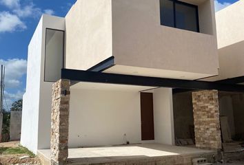 Casa en condominio en  Calle 15, Cholul, Mérida, Yucatán, 97130, Mex