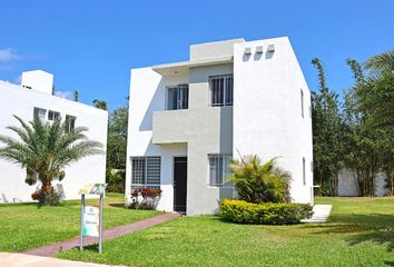 Casa en  Anillo Periférico Lic. Manuel Berzunza, Mérida, Yucatán, Mex