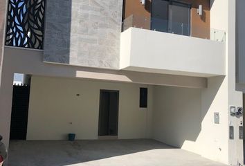 3 casas en renta en Micro Empresarios, Santa Catarina 