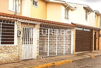 Casa en  8999+q8f, Riobamba, Ecuador