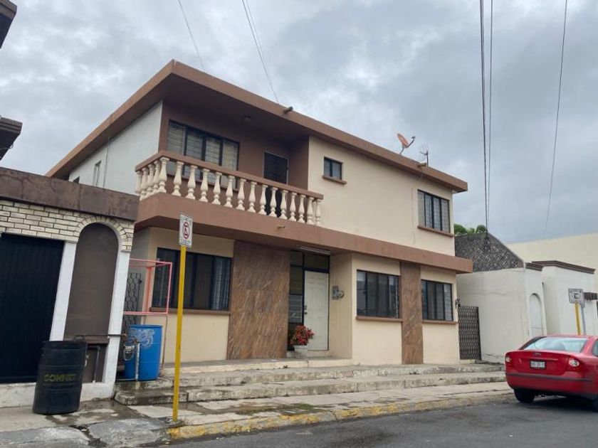 venta Casa en Contry Tesoro, Monterrey (MX22-MO1213)