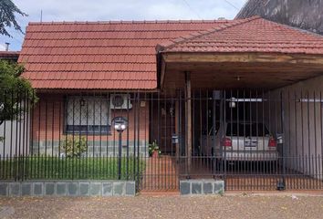 Casa en  Remedios De Escalada, Partido De Lanús