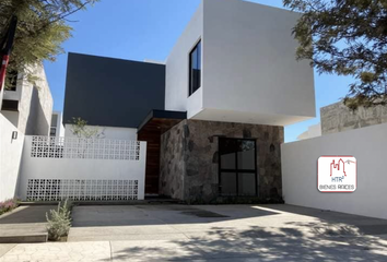 Casa en fraccionamiento en  Avenida Del Lago, Fracc Real Hacienda Secc Del Carmen, Villa De Álvarez, Colima, 28978, Mex