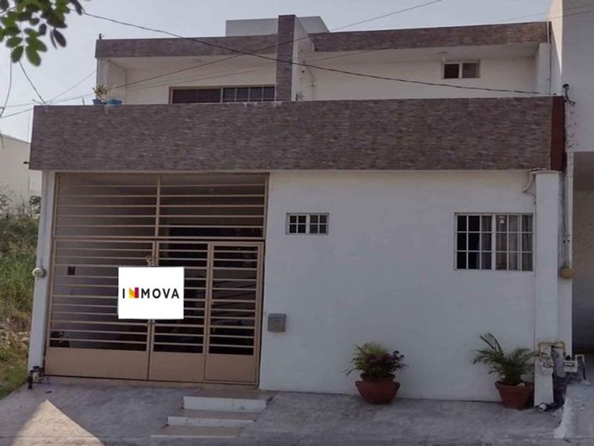 venta Casa en Valle de Las Cumbres 2 Sector, Monterrey (MX21-LC0896)-  