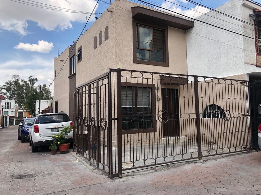 venta Casa en Mirador del Tesoro, San Pedro Tlaquepaque (EB-LE4131s)-  