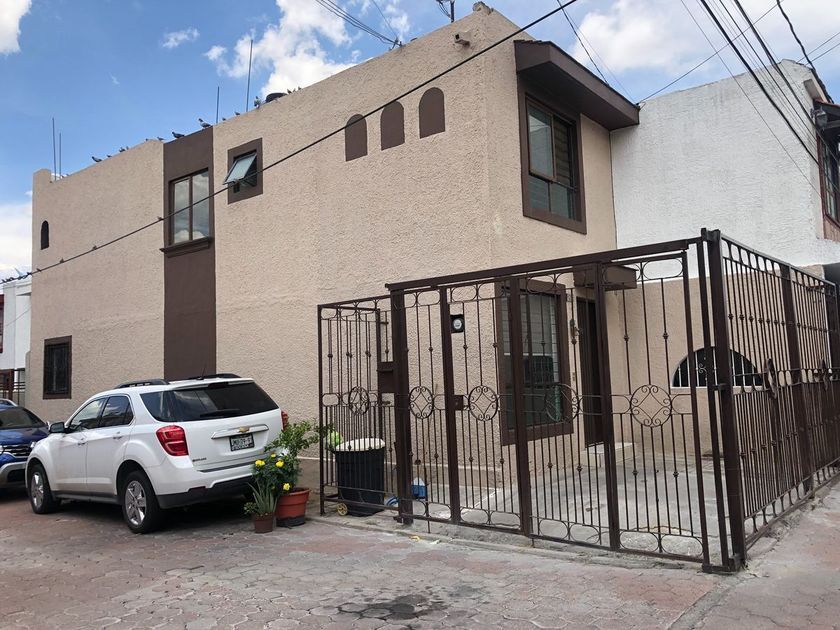 venta Casa en Mirador del Tesoro, San Pedro Tlaquepaque (EB-LE4131s)-  