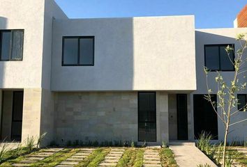 Casa en  Calle Lago Cuitzeo, Fraccionamiento Cumbres Del Lago, Querétaro, 76230, Mex