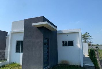 Casa en  Gustavo De La Fuente Dorantes, Comalcalco