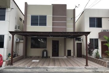 Casa en  Av. La Puntilla 12, Samborondón 092301, Ecuador