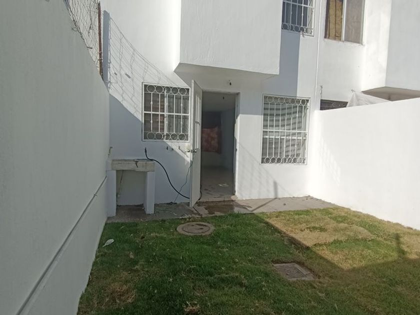 venta Casa en Fraccionamiento Villa Fontana, San Pedro Tlaquepaque  (pZ9kwVB_SALE)