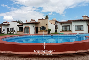 Casa en  Avenida Benito Juárez Oriente, Fraccionamiento Los Sabinos, Tequisquiapan, Querétaro, 76754, Mex