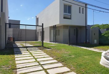 Casa en  Fisherton, Rosario