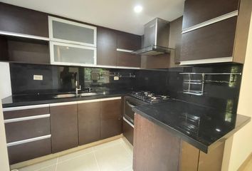 Apartamento en Loma De Los Bernal, Medellín
