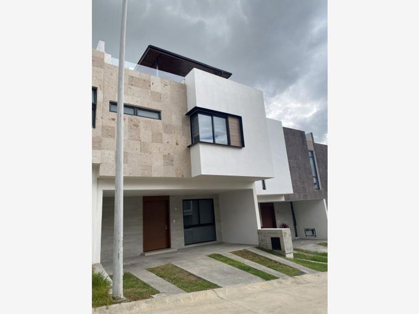 renta Casa en Fraccionamiento Valle Imperial, Zapopan, Jalisco  (MX22-NO5217)