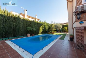 Tu sueño a la venta!!! Casa pareada en una de las zonas más tranquilas de Granada.