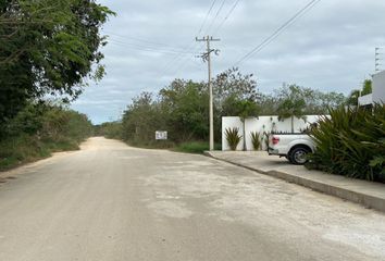 Lote de Terreno en  Calle 21, Cholul, Mérida, Yucatán, 97305, Mex