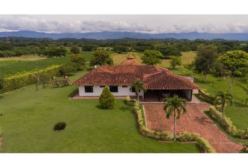 Villa-Quinta en  La Victoria, Valle Del Cauca