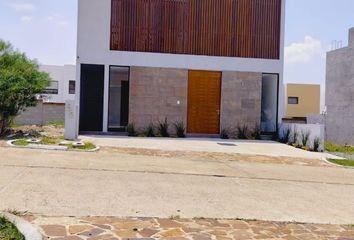 Casa en  Altozano El Nuevo Querétaro, Municipio De Querétaro