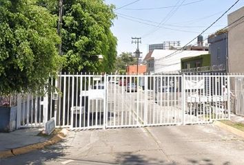 Casa en  Paseo De Los Coches 84, Residencial El Dorado, Tlalnepantla De Baz, México, 54020, Mex