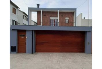 Casa en  Caisamar, Mar Del Plata