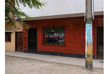 Local comercial en  Avenida Locumba 786, Urbanización Santoyo, El Agustino, Lima, 15003, Per