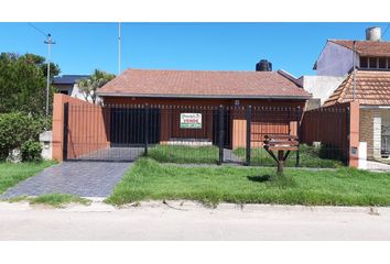 Casa en  Punta Mogotes, Mar Del Plata