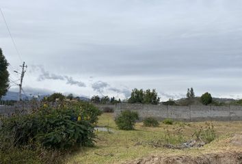 Terreno Comercial en  Qjq3+pq Quito, Ecuador