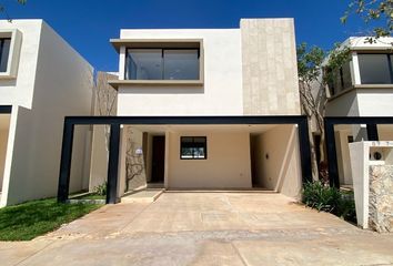 Casa en condominio en  Pueblo Cholul, Mérida, Yucatán