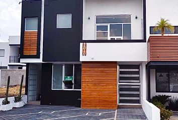 Casa en fraccionamiento en  Avenida Santa Catarina, Fraccionamiento Villas Del Mesón, Querétaro, 76226, Mex