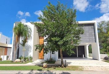 Casa en  Yucatán Country Club, Mérida, Yucatán