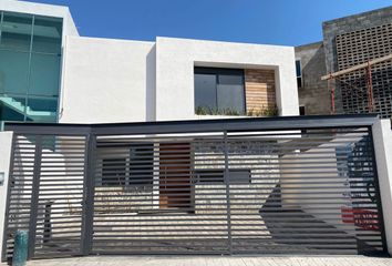 Casa en  Calle Senda Del Amor 15-55, Fraccionamiento Milenio 3ra Sección, Querétaro, 76060, Mex