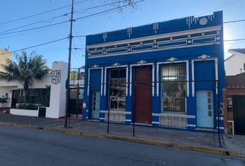 Casa en  José E. Uriburu, Bernal, Quilmes, B1876, Buenos Aires, Arg