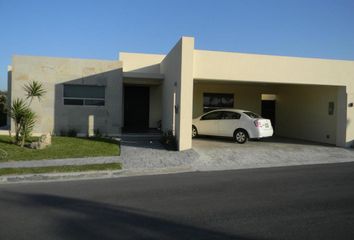 Casa en  Calle San Pedro, Hacienda San Pedro, General Zuazua, Nuevo León, 65780, Mex