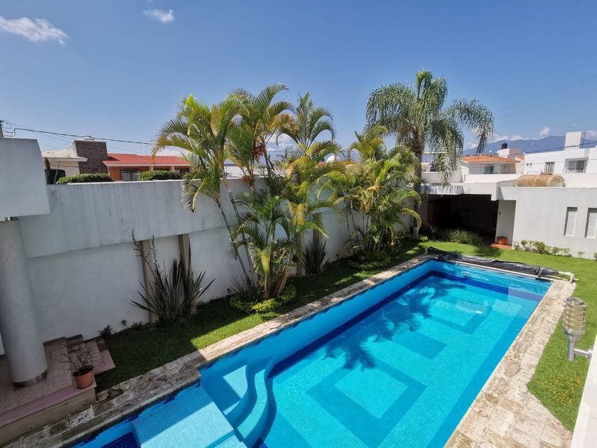 venta Casa en Ciudad Guzmán Centro, Zapotlán el Grande (EB-GM4681s)-  