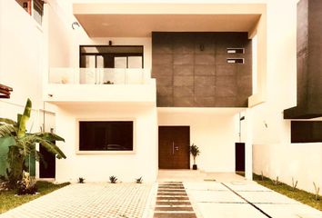 Casa en  Calle La Gloria, Fraccionamiento El Cielo, Solidaridad, Quintana Roo, 77727, Mex