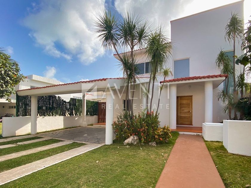 venta Casa en Zona Hotelera, Cancún, Quintana Roo (ARE-CV-ZH-840)
