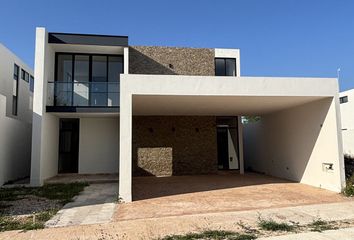 Casa en  Calle 18 101-101, Cholul, Mérida, Yucatán, 97305, Mex