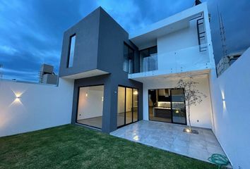 Casa en  Calle Lago Cuitzeo, Fraccionamiento Cumbres Del Lago, Querétaro, 76230, Mex