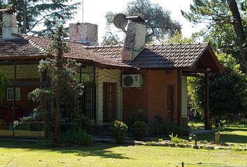 Casa en  Calle J. Salguero, Pilar, Provincia De Buenos Aires, Arg