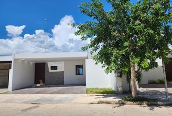 Casa en  Calle 12b, Fraccionamiento Montebello, Mérida, Yucatán, 97113, Mex