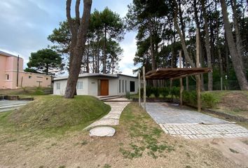 Casa en  Boulevard Icaro, Pinamar, B7167, Buenos Aires, Arg