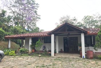 Villa-Quinta en  Anatolí, La Mesa