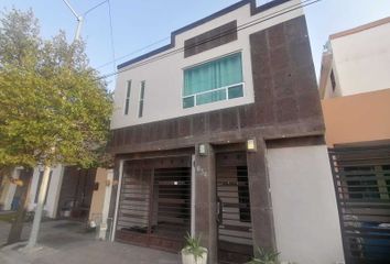 Casa en fraccionamiento en  Calle Hacienda La Enrramada, Fraccionamiento Pinos 4to Sector, Apodaca, Nuevo León, 66636, Mex