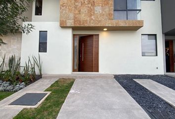 Casa en  Calle Paseo De Las Pitahayas, Zibata, Zona Cactus, El Marqués, Querétaro, 76269, Mex