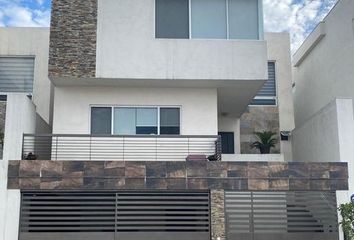 Casa en  Puerta De Hierro Cumbres, Monterrey