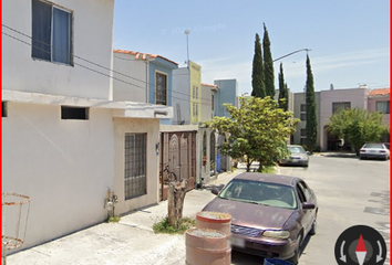 Casa en fraccionamiento en  Calle Pirul 228-240, Prados De Santa Rosa, Apodaca, Nuevo León, 66610, Mex